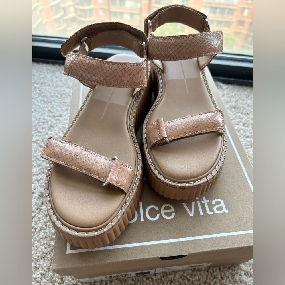 Dolce Vita Women's Leather Platform Sandals - Picture 7 of 8